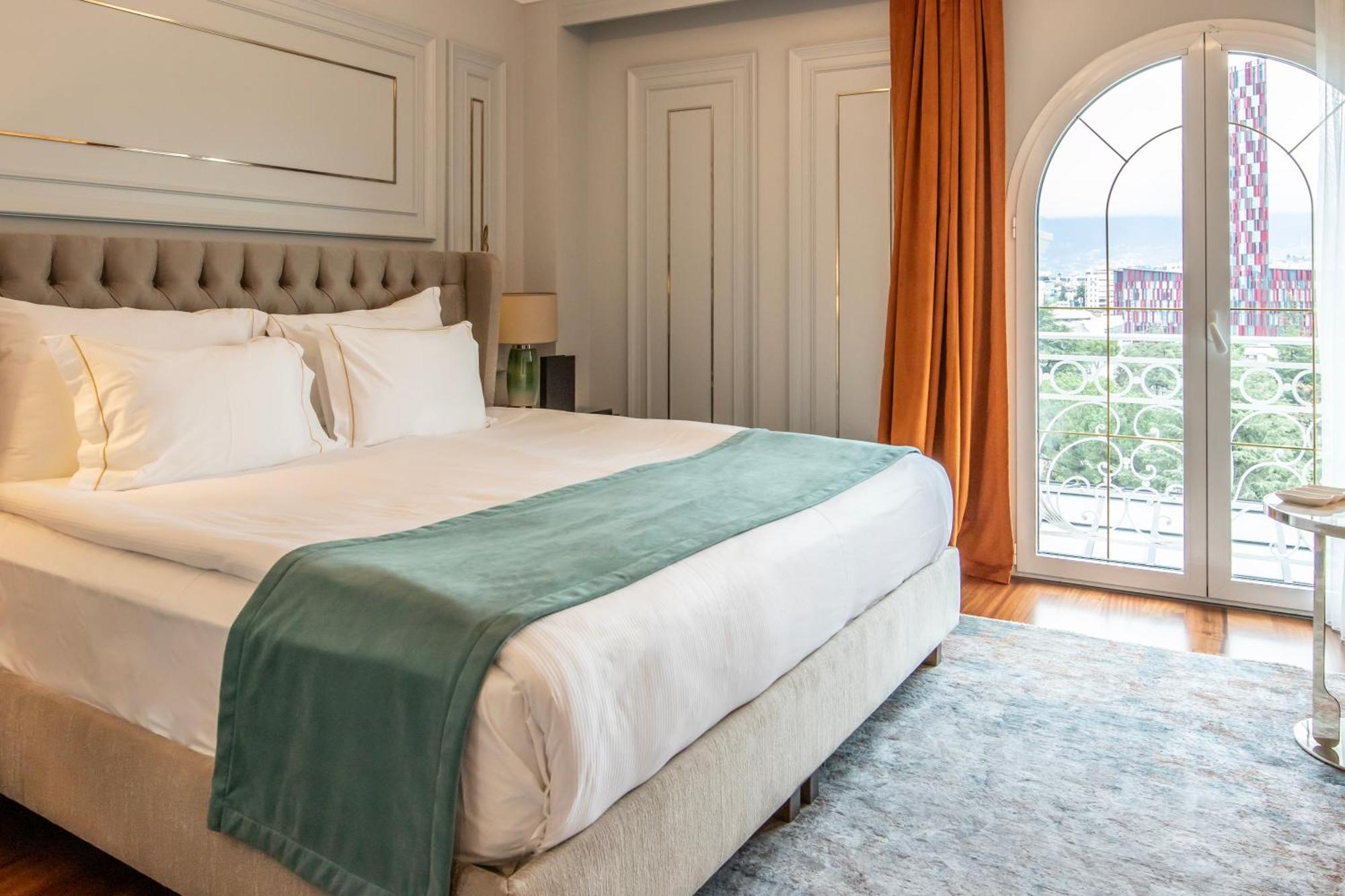 Xheko Imperial Luxury Hotel & Spa Тирана Екстер'єр фото A bedroom at the hotel