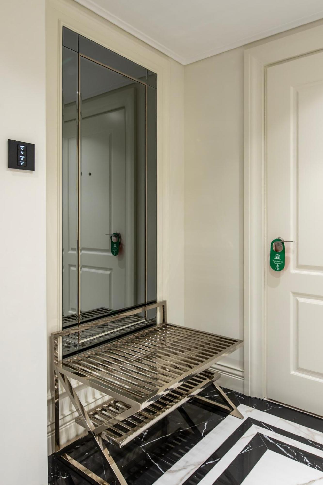 Xheko Imperial Luxury Hotel & Spa Тирана Екстер'єр фото A door viewer