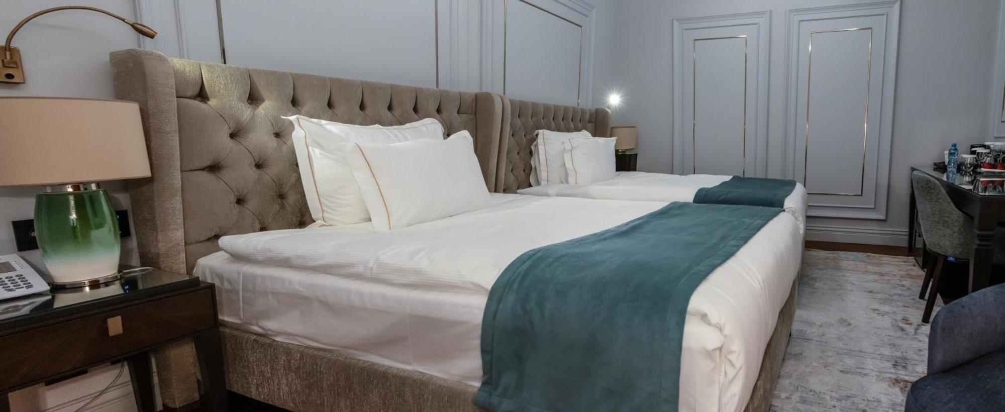 Xheko Imperial Luxury Hotel & Spa Тирана Екстер'єр фото A bed