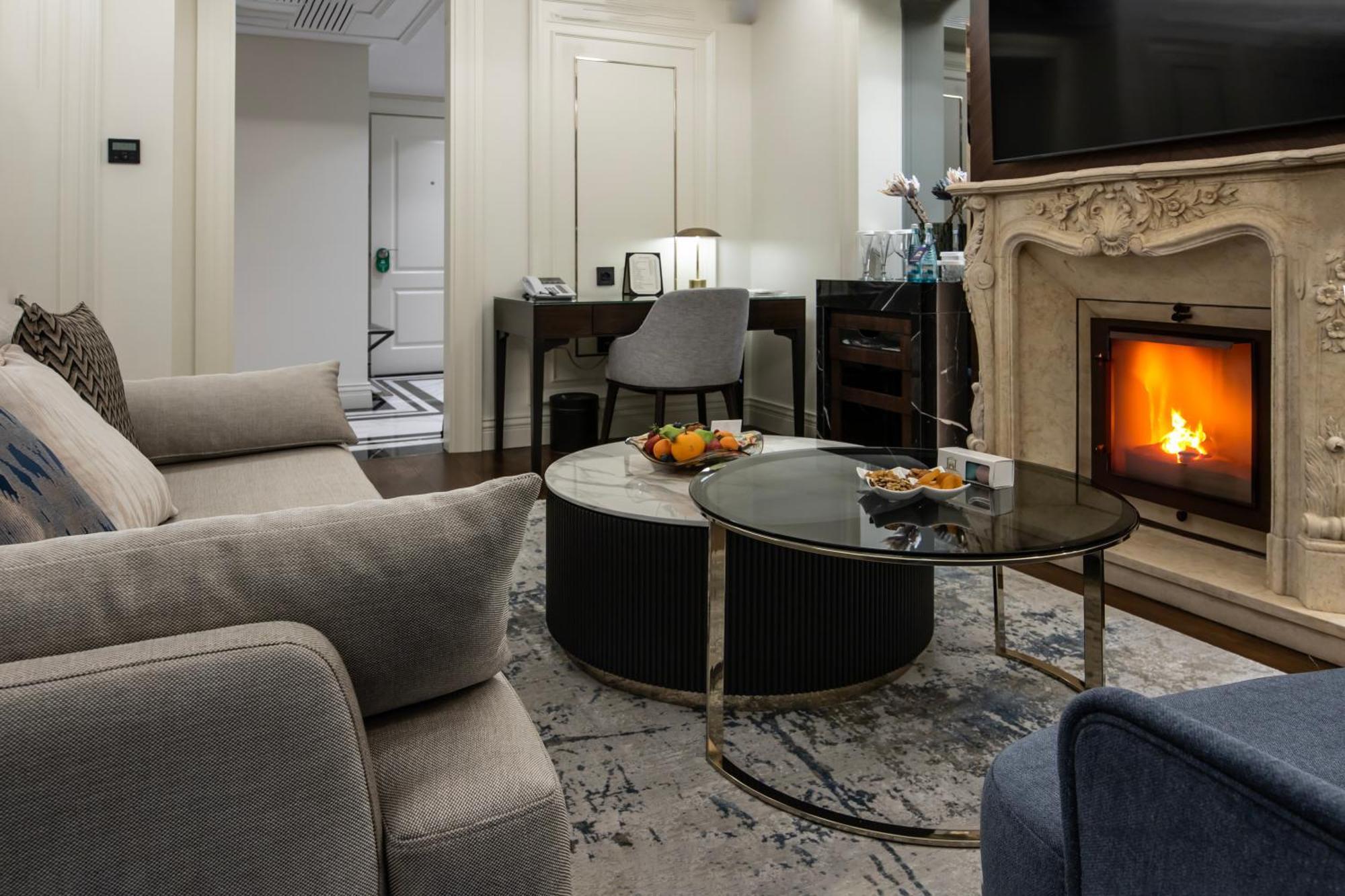 Xheko Imperial Luxury Hotel & Spa Тирана Екстер'єр фото A living room in a suite at the Ritz-Carlton, Moscow