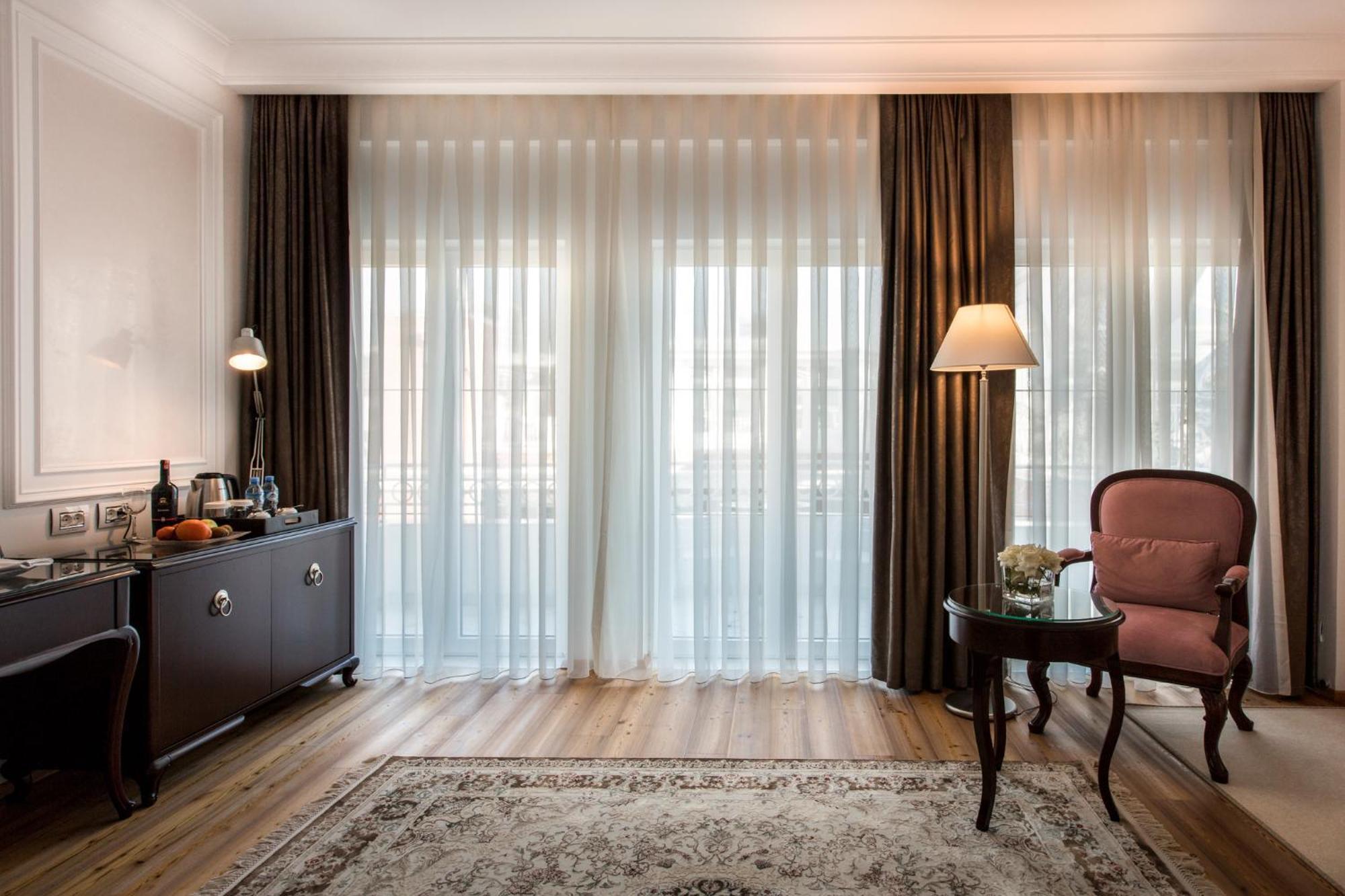 Xheko Imperial Luxury Hotel & Spa Тирана Екстер'єр фото A room at the hotel