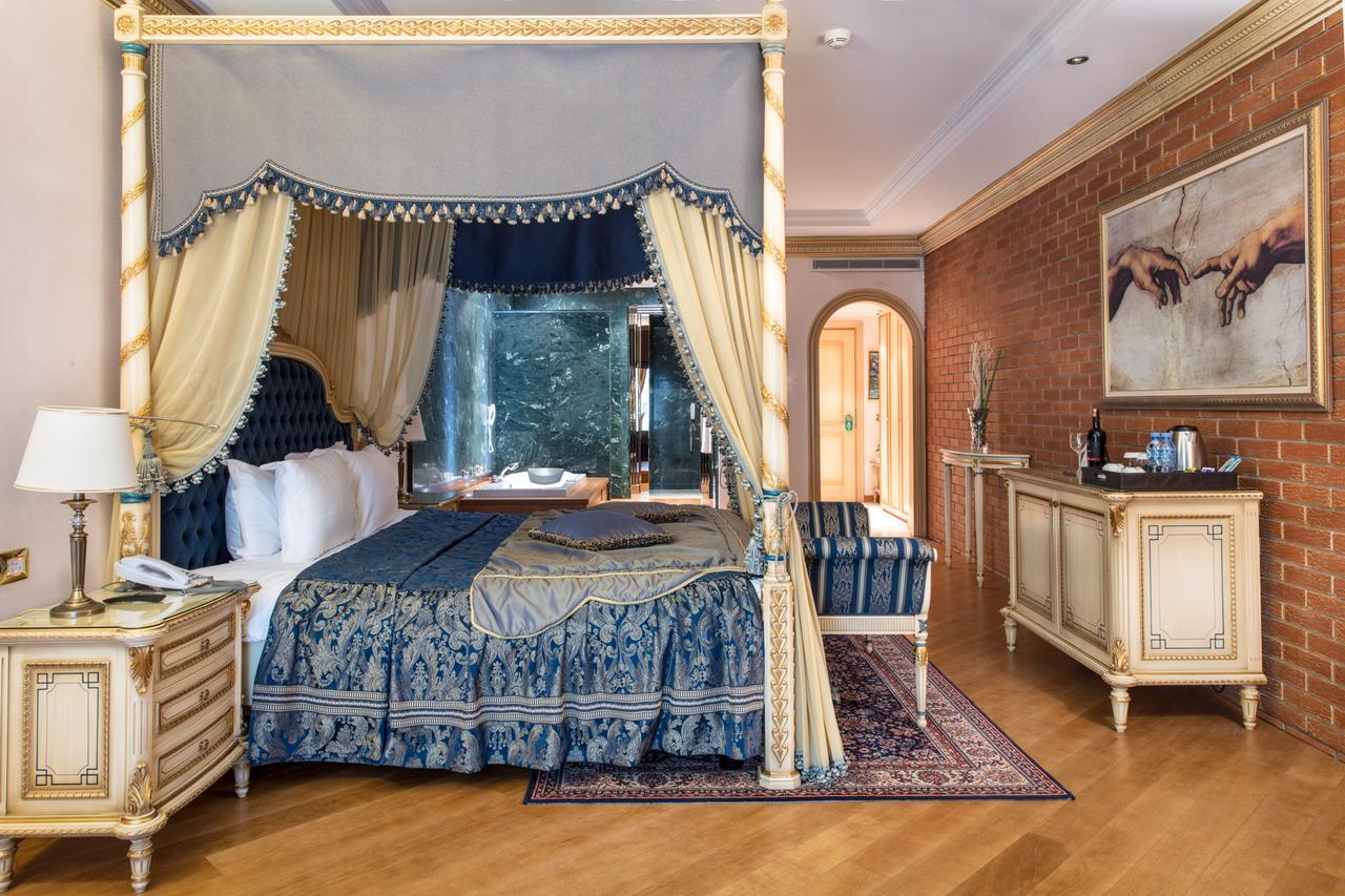 Xheko Imperial Luxury Hotel & Spa Тирана Екстер'єр фото A bedroom at the Taj Mahal Palace