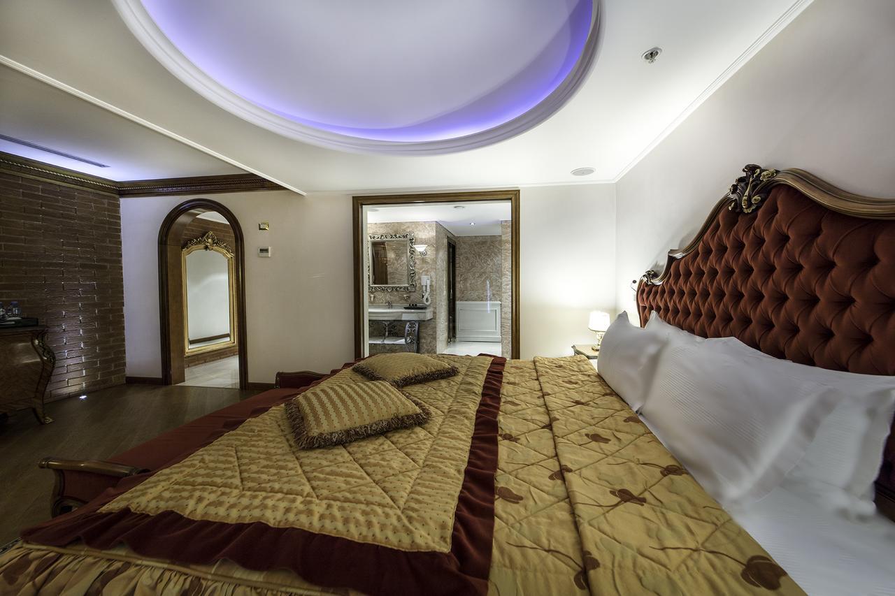 Xheko Imperial Luxury Hotel & Spa Тирана Екстер'єр фото A room at the hotel